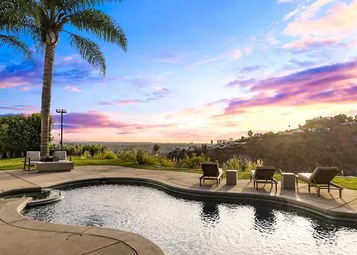 Hollywood Hills Luxury Modern Home With Pool & Sunset Views