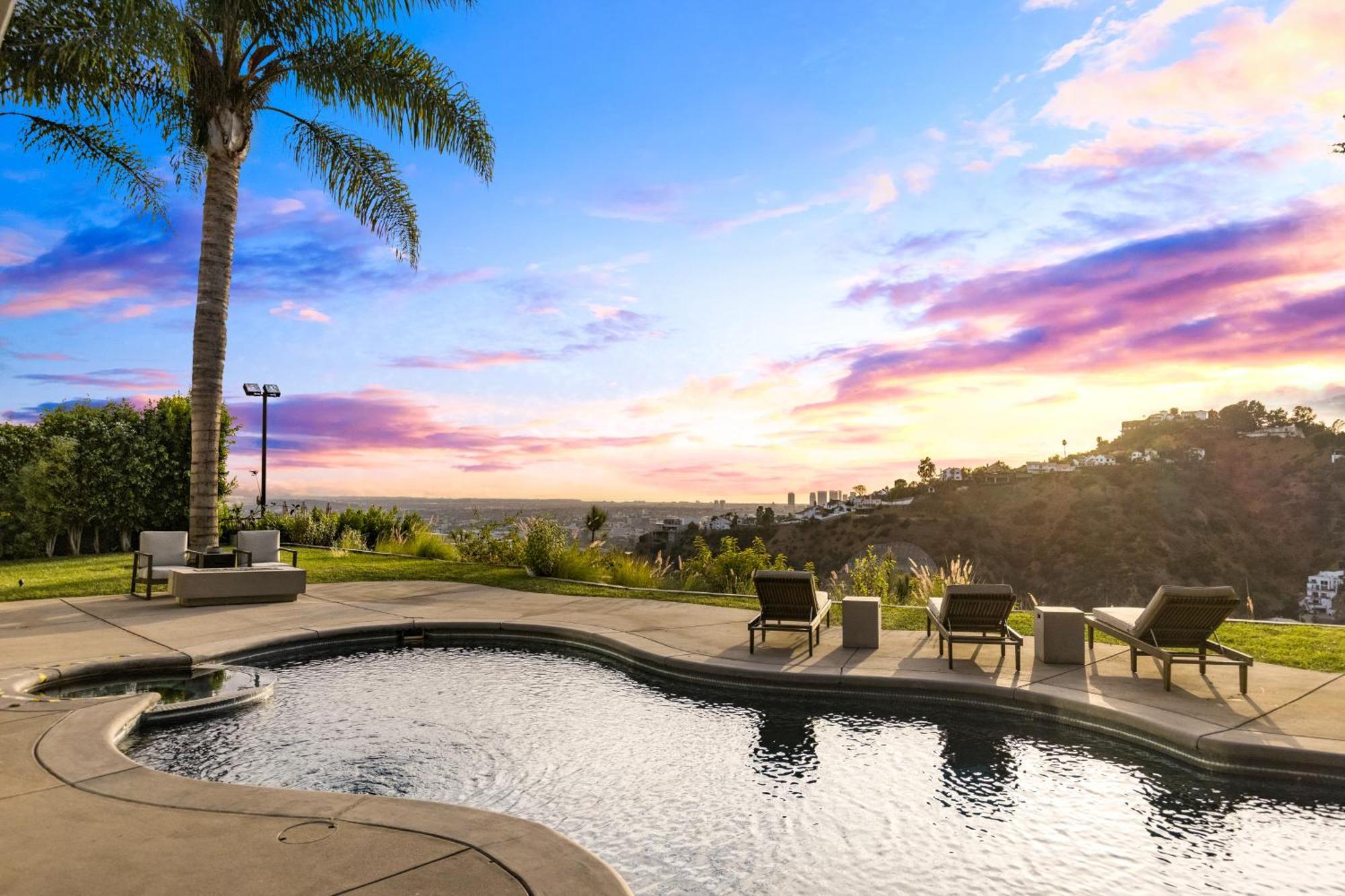 Hollywood Hills Luxury Modern With Pool & Sunset Views Villa